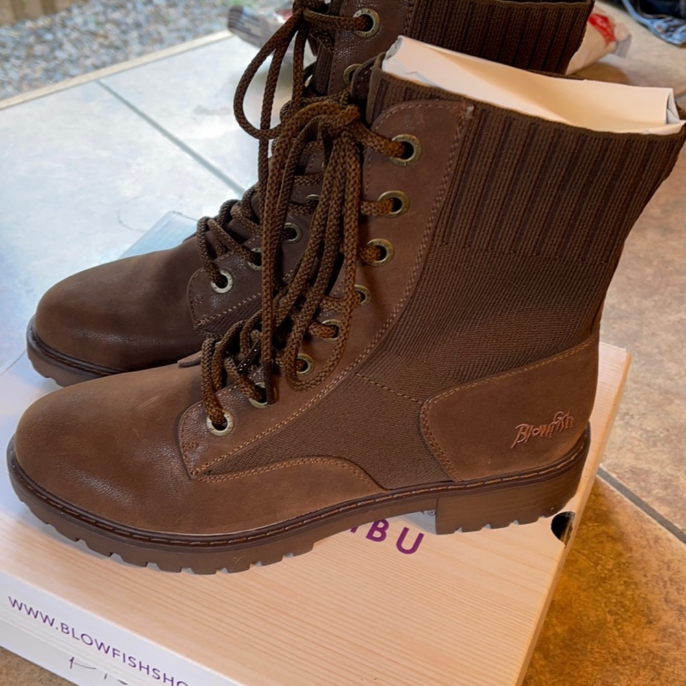 NIB~ Blowfish boot ~ size 8